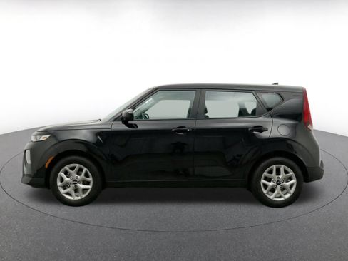 Used 2025 Kia Soul LX w/ LX Technology Package FWD image 4