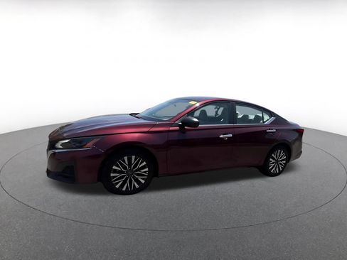 Used 2025 Nissan Altima 2.5 SV FWD image 6
