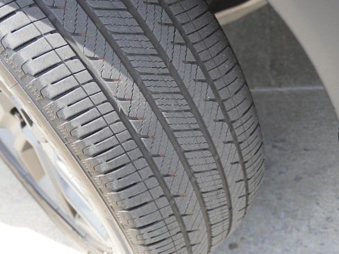Used 2024 Honda Pilot Elite image 12