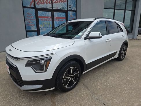 Used 2024 Kia Niro EX FWD image 3