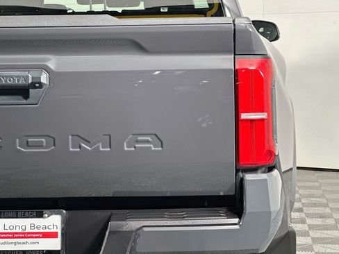 Used 2025 Toyota Tacoma SR5 AWD/4WD image 16