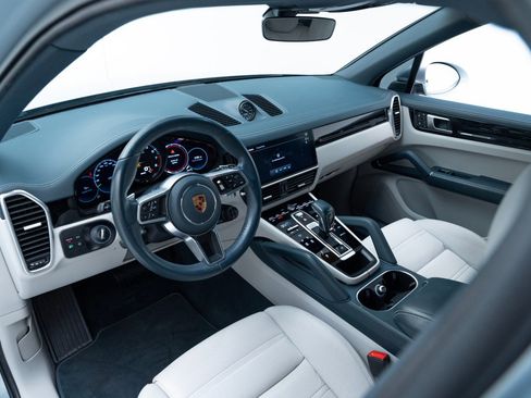 Used 2022 Porsche Cayenne E-Hybrid image 4