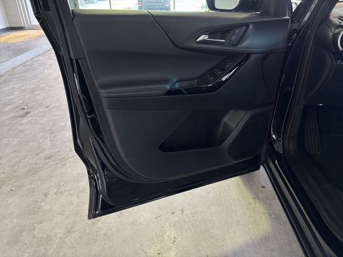 Used 2025 Chevrolet Equinox LT image 26