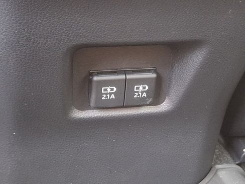 Certified 2021 Toyota RAV4 XLE w/ Convenience Package AWD/4WD image 11