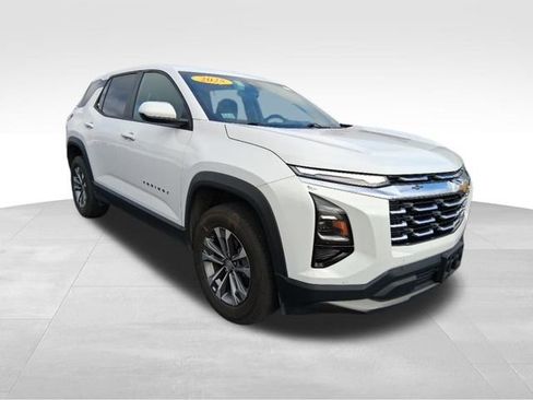 Used 2025 Chevrolet Equinox LT FWD image 2