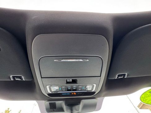 Used 2025 Ford F150 Lariat AWD/4WD image 36