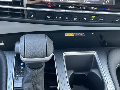 Used 2025 Toyota Sienna XLE w/ XLE Plus Package AWD/4WD image 29