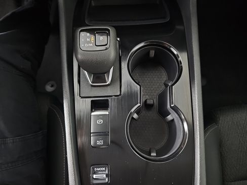 Used 2025 Nissan Rogue SV FWD image 29