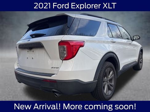 Used 2021 Ford Explorer XLT w/ Equipment Group 202A image 4
