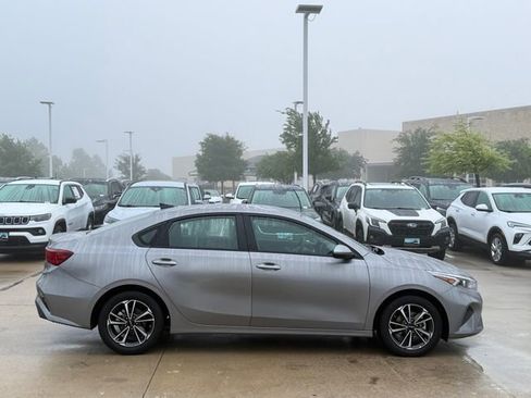 Used 2023 Kia Forte LXS FWD image 5
