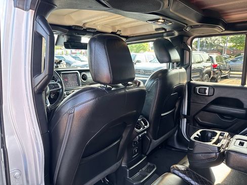 Used 2022 Jeep Wrangler Unlimited Sahara AWD/4WD image 40