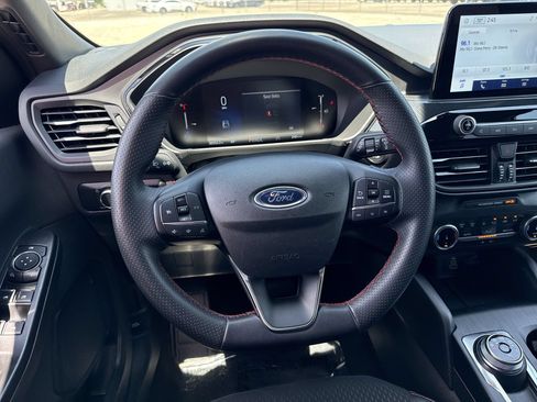Used 2025 Ford Escape ST-Line FWD image 11
