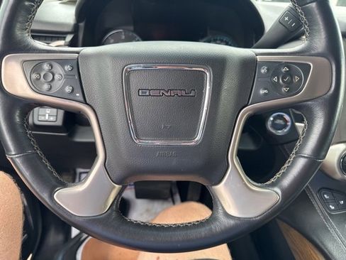 Used 2020 GMC Yukon XL Denali image 21