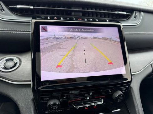 Used 2023 Jeep Grand Cherokee L Limited image 23