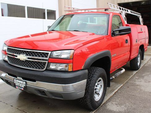 Used 2005 Chevrolet Silverado 3500 4x4 Regular Cab image 2