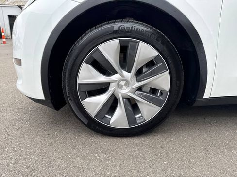 Used 2023 Tesla Model Y Long Range AWD/4WD image 28