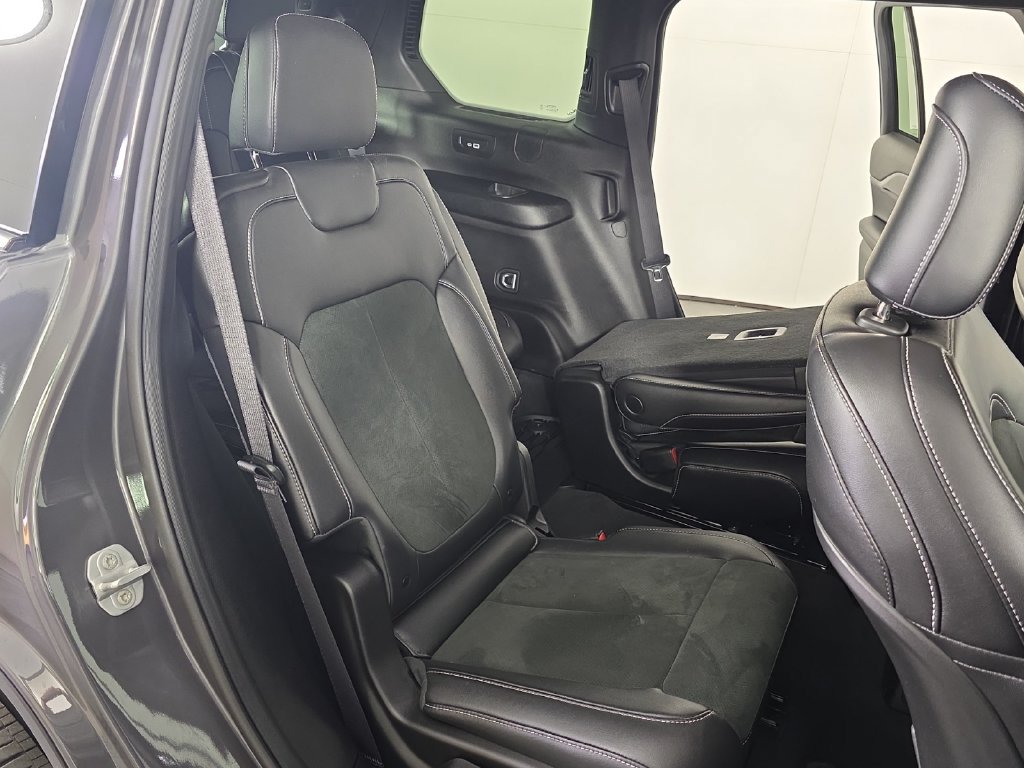 Used 2025 Jeep Grand Cherokee L Altitude AWD/4WD image 27