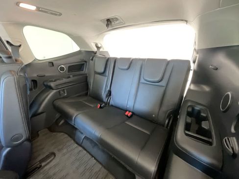 Used 2023 Subaru Ascent Touring AWD/4WD image 24