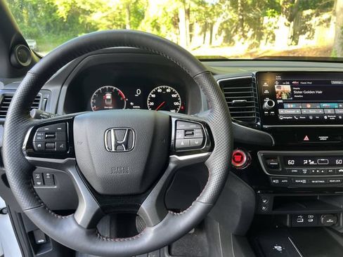 Used 2025 Honda Ridgeline Black Edition image 11