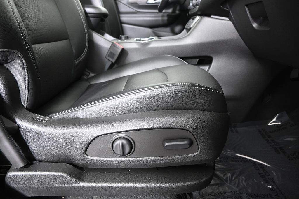 Used 2024 GMC Terrain SLT w/ LPO, Floor Liner Package AWD/4WD image 14