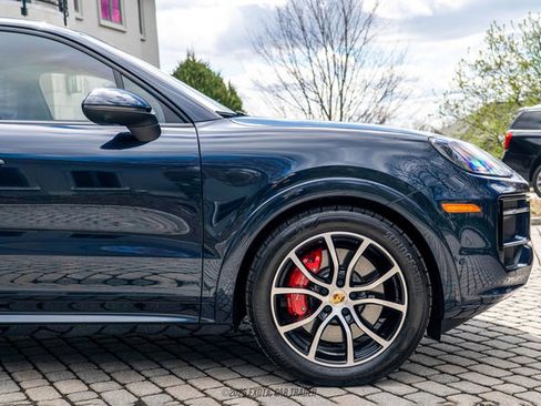 Used 2024 Porsche Cayenne S image 11