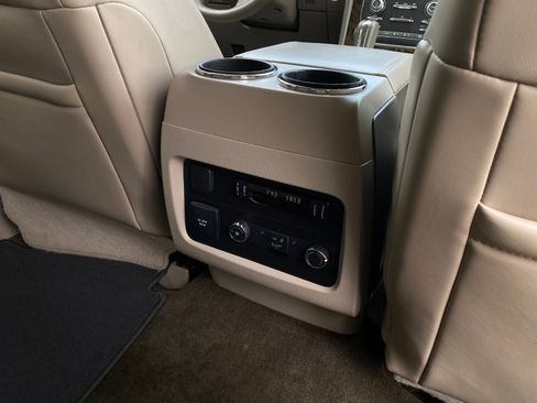 Used 2017 Lincoln Navigator L Select RWD image 28