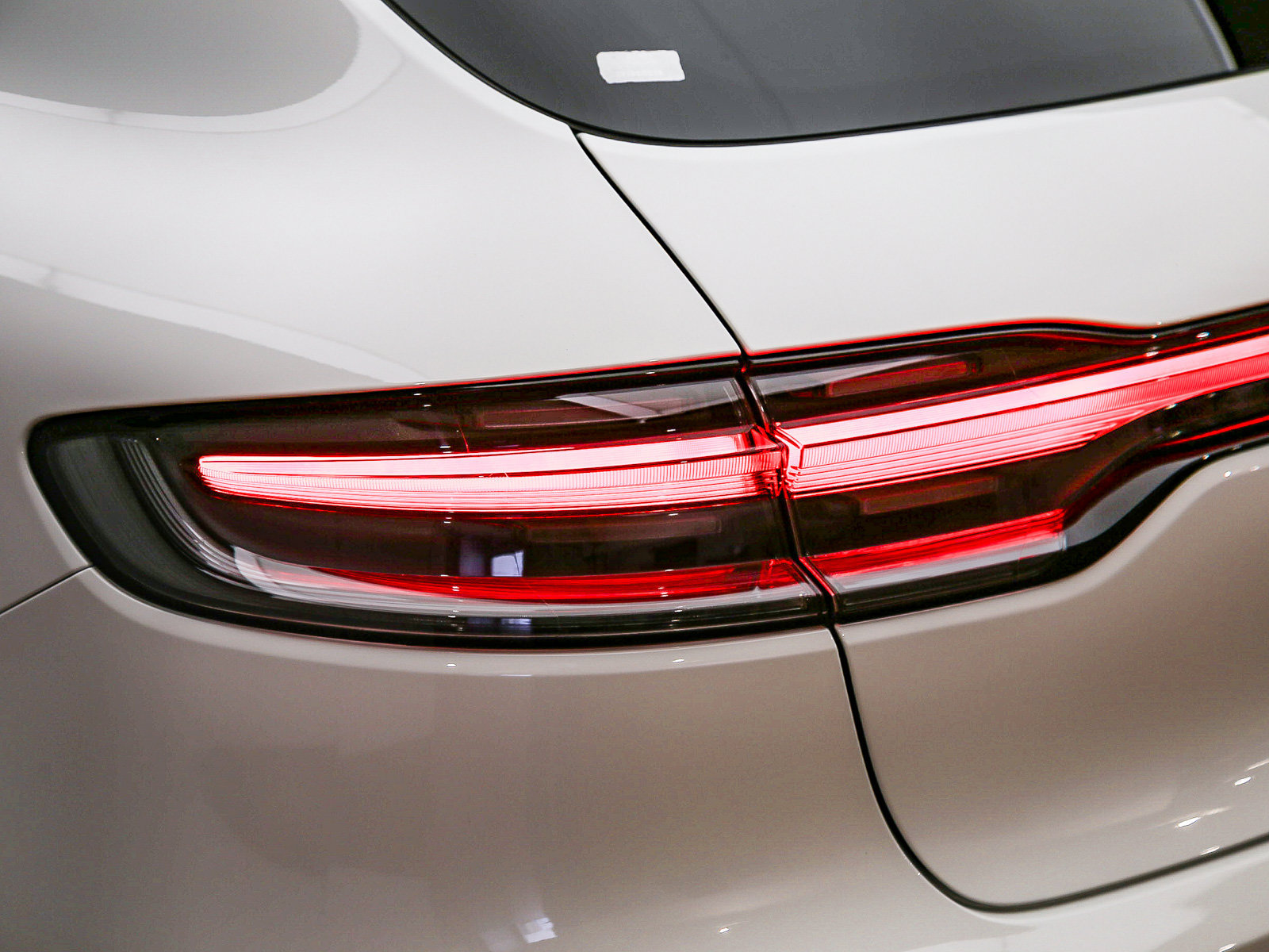 Certified 2026 Porsche Macan AWD/4WD image 15