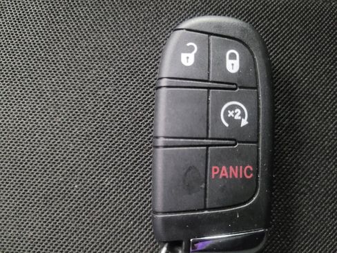 Used 2020 Jeep Renegade Latitude FWD image 32