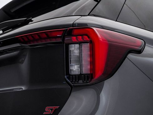 Used 2025 Ford Explorer ST image 13