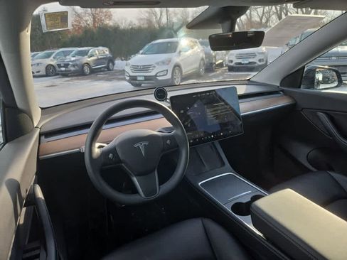 Used 2021 Tesla Model Y Long Range image 10