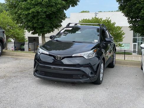 Used 2019 Toyota C-HR LE FWD image 3