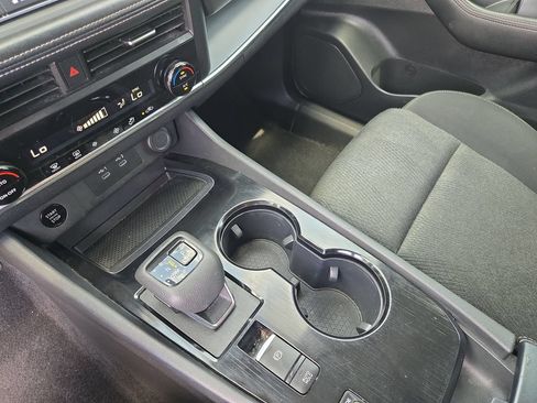 Certified 2024 Nissan Rogue SV FWD image 24