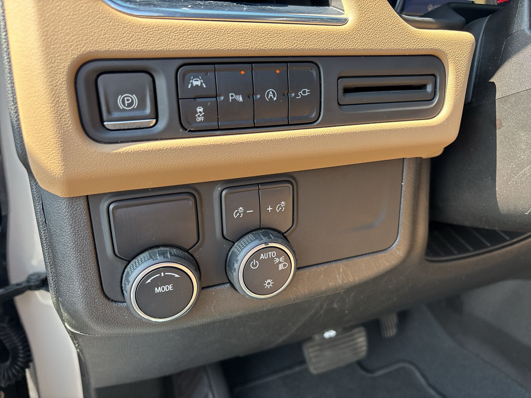 Used 2021 Chevrolet Tahoe Premier RWD image 16