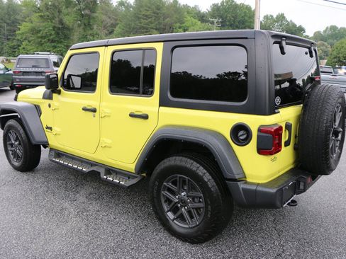 Used 2024 Jeep Wrangler Unlimited Sport AWD/4WD image 3