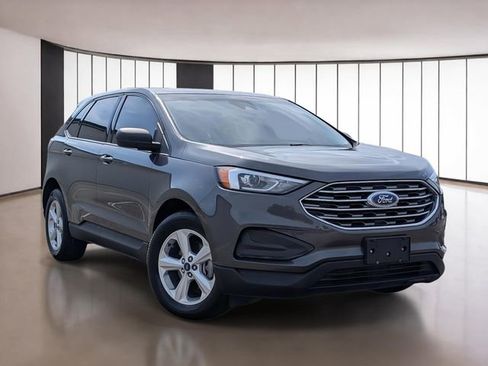 Used 2019 Ford Edge SE image 3