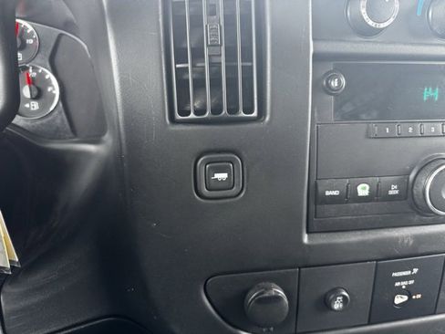 Used 2014 Chevrolet Express 2500 image 10