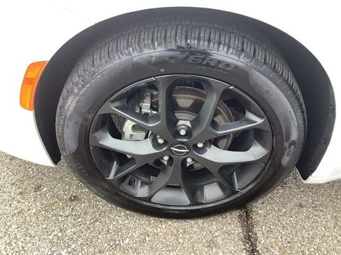 Used 2024 Chrysler Pacifica Touring-L w/ Uconnect Theater Family Group image 38