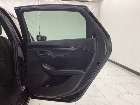 Used 2019 Chevrolet Impala LT FWD image 27