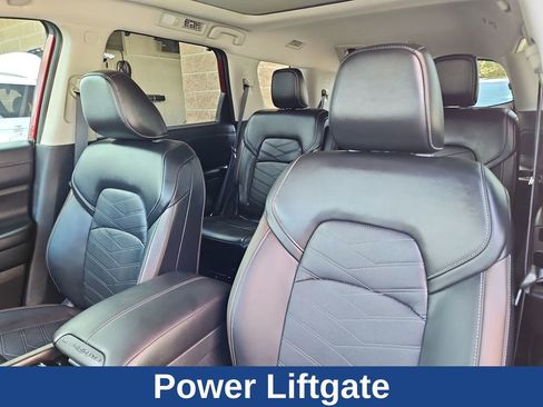 Used 2025 Nissan Pathfinder Platinum image 9