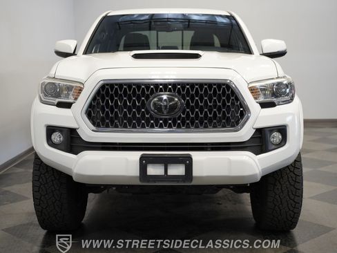 Used 2018 Toyota Tacoma TRD Sport w/ Technology Package RWD image 18