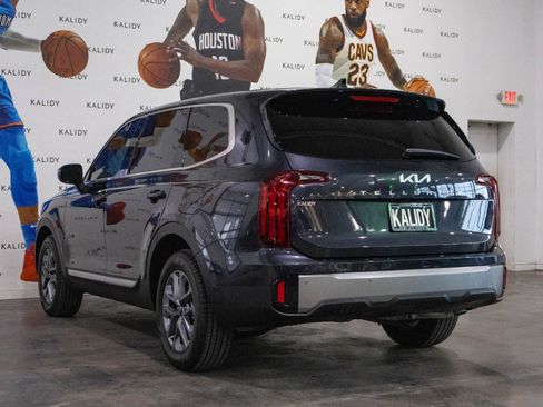Used 2025 Kia Telluride LX FWD image 22