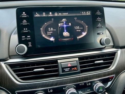 Used 2018 Honda Accord EX image 25