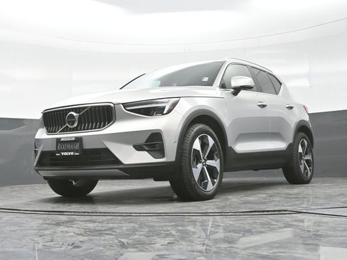 Used 2025 Volvo XC40 B5 Plus AWD/4WD image 24