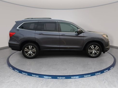 Used 2017 Honda Pilot EX image 5