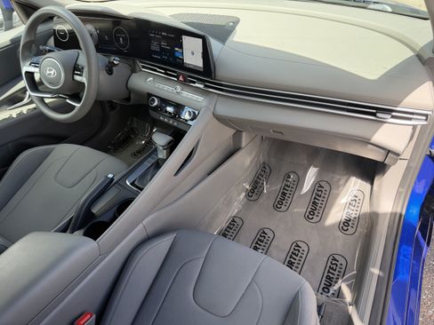 Certified 2024 Hyundai Elantra SEL FWD image 10