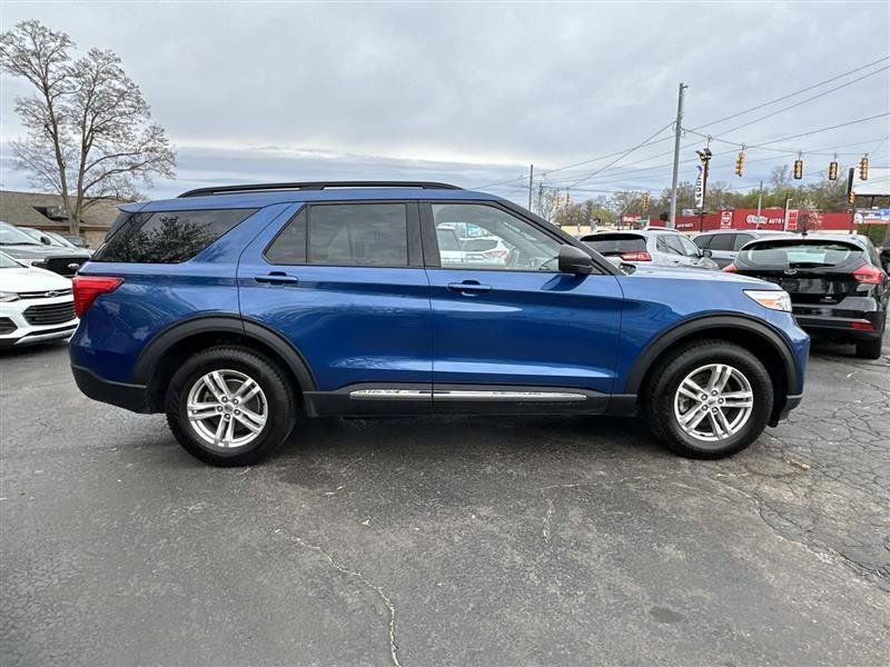 Used 2020 Ford Explorer XLT w/ Cold Weather Package AWD/4WD image 2