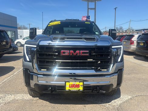 Used 2024 GMC Sierra 2500 Pro w/ Convenience Package AWD/4WD image 3