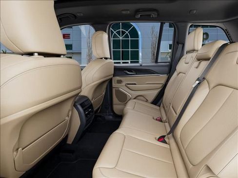 New 2026 Jeep Grand Cherokee Limited w/ Luxury Tech Group II AWD/4WD image 23