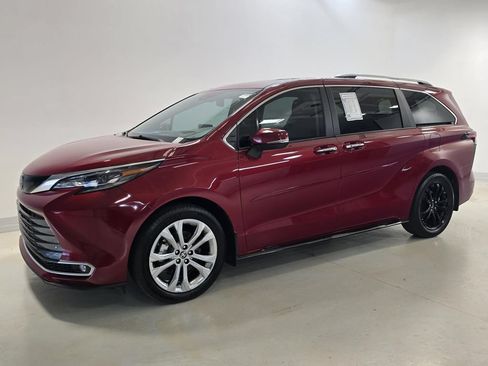 Used 2024 Toyota Sienna Platinum FWD image 1