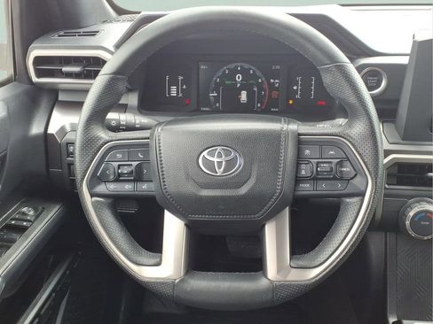 Used 2025 Toyota 4Runner SR5 AWD/4WD image 23